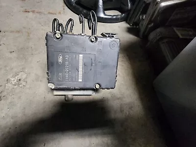 1998 1999 2000 2001 2002 LINCOLN TOWN CAR ABS PUMP ABS MODULE  F8AC-2C219-AD - Image 1 of 3