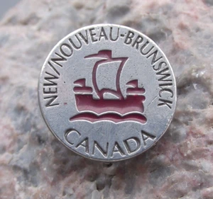 New Nouveau Brunswick Sailing Boat Ship Canada Canadian Souvenir Pin Badge - Picture 1 of 2