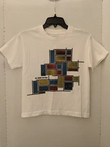 DC SHOES WHITE W/ MULTI COLOR SHORT SLEEVE SHIRT T-SHIRT BOY'S SIZE SMALL 6 - Picture 1 of 2