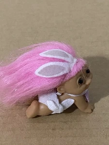 Vintage Ostern Krabbeln Baby Troll Hase Hasenohren 2 Zoll Puppe - Bild 1 von 3