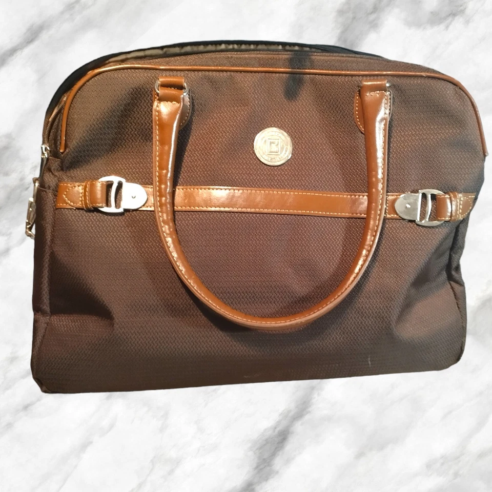 CARTERA GRANDE CHAPS 17" ANCHO X 13" PROFUNDO X 7" ANCHO 3 COMPARTIMENTOS Foto 1 de 4