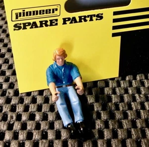 Pioneer FD203433 Figura conducente auto stradale dipinta 1/32 slot auto - Foto 1 di 1