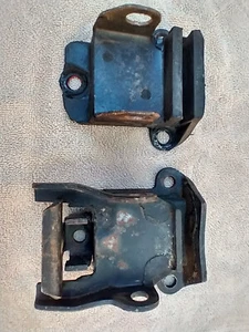 SBC Engine Motor Mounts Small Block Chevy 283 302 305 307 327 350 383 400 '61-73 - Picture 1 of 8