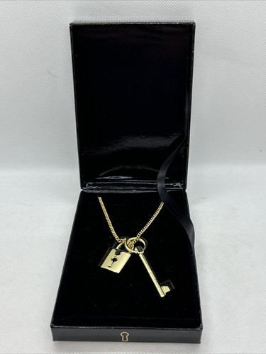 UNDERCOVER Collana Ciondolo Chiave Vintage Nuova con scatola Victoria's Secret Scandalosa Serratura Tono Oro $78
