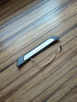 Placa de desgaste del umbral de la puerta lateral izquierda trasera Audi A6 Quattro 2019-2022 4K0947423 OEM Foto 1 de 4