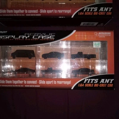 2 Green Light 6 Car Acrylic Display Case  - Image 1 of 4