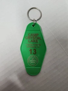Llavero Camp Crystal Lake Friday The 13th Movie estilo vintage hotel motel TA1 - Imagen 1 de 2