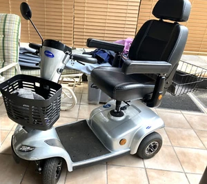 Elektromobil INVACARE Leo Silber mit ÖPNV-Zulassung 1 Jahr alt Original Rechnung - Bild 1 von 10