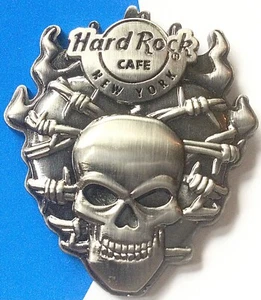 2006 HARD ROCK CAFE NEW YORK 3D SILVER SKULL SERIES FLAMING BARBED WIRE LE PIN - Picture 1 of 1
