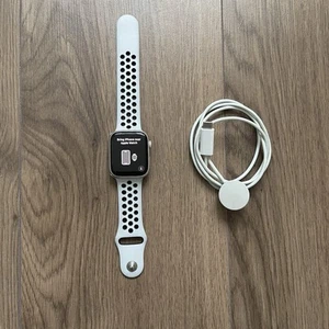 APPLE WATCH SERIES 7 45MM STARLIGHT ALUMINIUM GPS - Zdjęcie 1 z 8