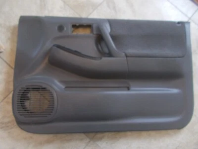 Panel de puerta delantera de pasajero Isuzu Rodeo SUV RH 00 01 02 03 usado OEM gris Foto 1 de 3