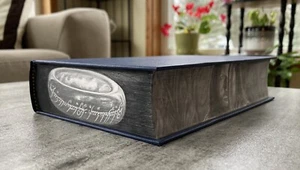 Lord of The Rings Book With Beautiful Custom Edge Drawings - Picture 1 of 7