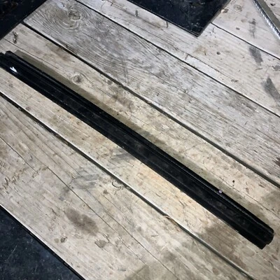 99-06 GMC Yukon pasajero puerta trasera derecha interior ventana barrido fieltro sello Foto 1 de 2