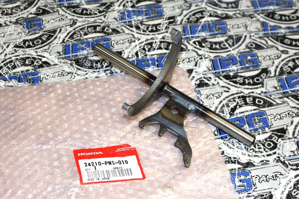 OEM Honda 3-4 Shift Fork for 6 Speed K20 Transmissions K20a K20a2 K20z1 K20z3 - Image 1 of 1