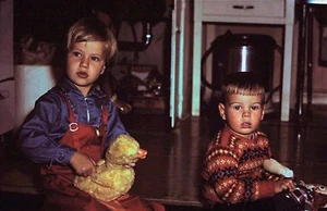 1950's Original Slide, CUTE KIDS, Young Children with Stuffed Toys - Picture 1 of 1
