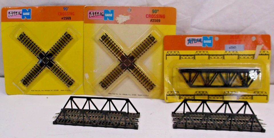 N gauge Atlas lot of crossings and bridges (lot 2429) - Image 1 of 1