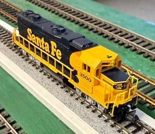 N scale Life Like China Santa Fe GP38 #3500 powered diesel loco - Image 1 of 1