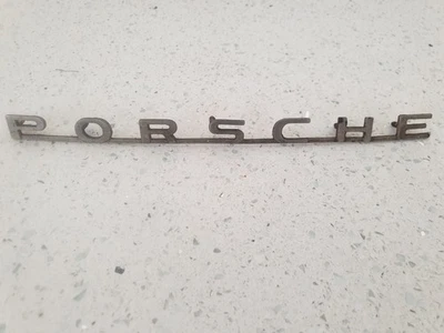 Insignia capó delantero Porsche Pre A 5 tacos Foto 1 de 4