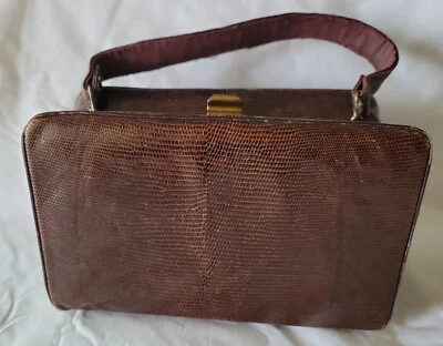 Cartera caja serpiente reptil vintage años 40 cierre de latón y bordes de cierre recortados de latón Foto 1 de 4