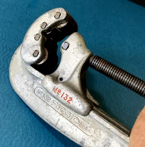 RIDGID No. 132 Pipe Tubing Cutter 1/4"- 2 5/8" O.D. Capacity Quick Adjustment - Picture 1 of 12