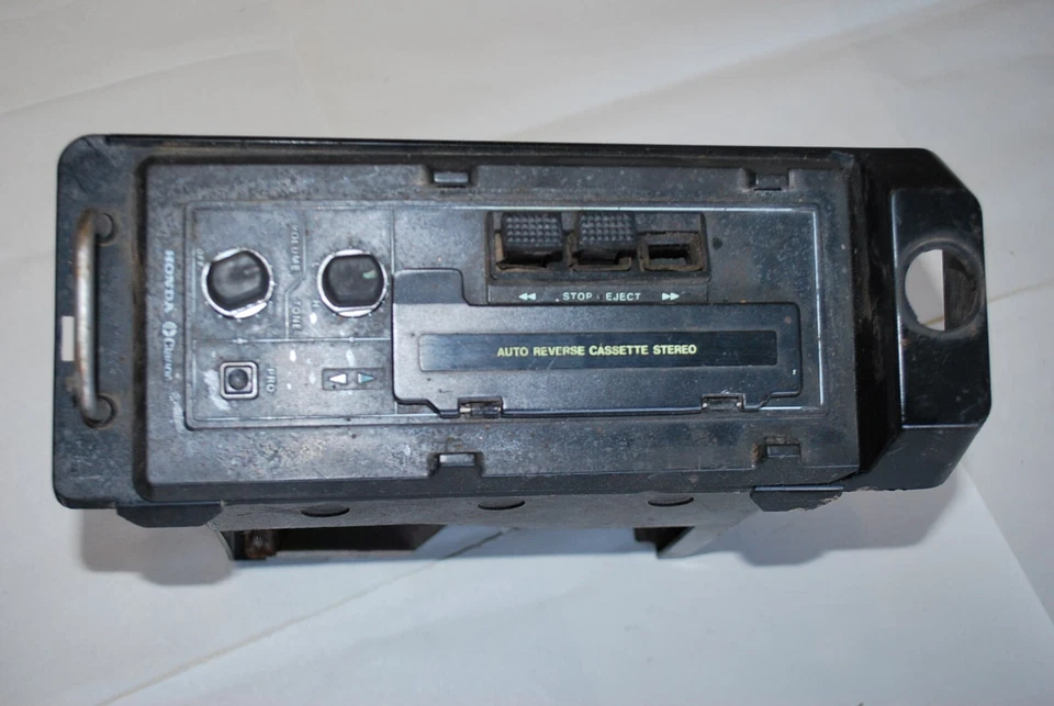 1980 - 1983 HONDA GOLDWING GL1100 DECK CASSETE - Imagem 1 de 4