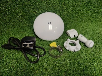 Punto de acceso inalámbrico Ubiquiti Networks NBE-M5-16 NanoBeam 5 GHz con PoE, abrazadera Foto 1 de 4