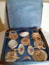 Ancienne dinette poupée Porcelaine + Salon De Thé en osier