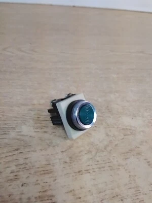 Fuji Green Pushbutton AC 250V 6A 600V 2A - Image 1 of 4