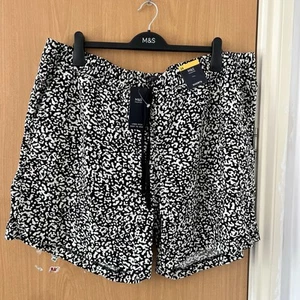 MARKS & SPENCER WOMENS BLACK WHITE LINEN BLEND HIGH WAISTED SHORTS Size 22 & 24 - Picture 1 of 8