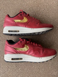 Nike Air Max 1 Donna Taglia 6 University Rosso Oro Metallizzato CT1149-600 - Foto 1 di 7