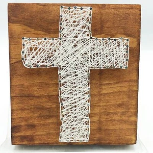 Plaque artisanale Croix Blanche String Art 5,5" H - Photo 1 sur 4