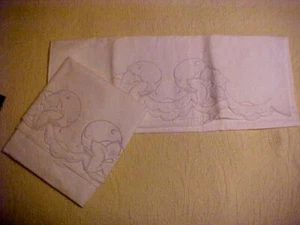 Vintage Cutwork Pillowcases w/ White Lilies - Picture 1 of 2