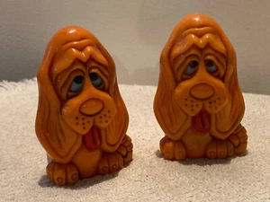Vintage Orange Plastic Blood Hound Basset Hound Dog Salt & Pepper Shakers 1970s - Picture 1 of 7