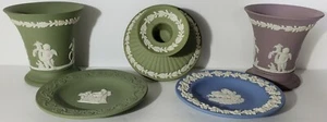 Set Wedgewood: portacandele, 2 piattini, 2 vasi - Foto 1 di 12