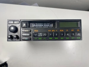 Radio cassette AM FM Mitsubishi Diamante 1997-1999 disco único CD MR238340 OEM - Imagen 1 de 4