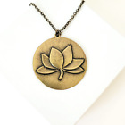 Collier pendentif rond lotus laiton Xiomara Castro 16-18"