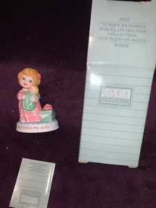 Estatuilla de porcelana Avon TENDER MEMORY "GOD BENDIGA A MI DOLLY" NUEVA EN CAJA, W envío gratuito - Imagen 1 de 5