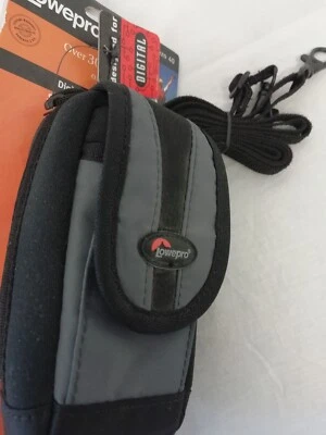 Lowepro Rezo 40 Camera Bag Digital Black All Weather Padded Zipped Pouch - Image 1 of 4