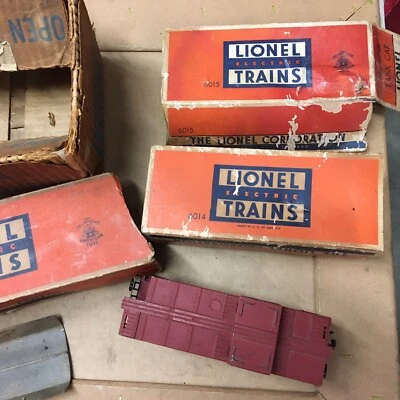 Lionel Postwar Caboose And Box Lot - Image 1 of 4