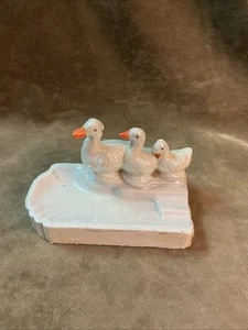 Circa 1920s ducks/geese motif MOP Lustre wear porcelain Art deco ashtray - Picture 1 of 8