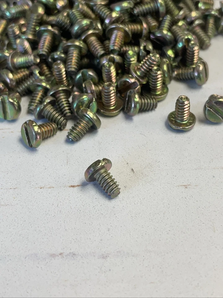 (100) 6-32 X 1/4" THREAD CUTTING SCREWS, PAN HEAD SLOTTED - Image 1 of 1