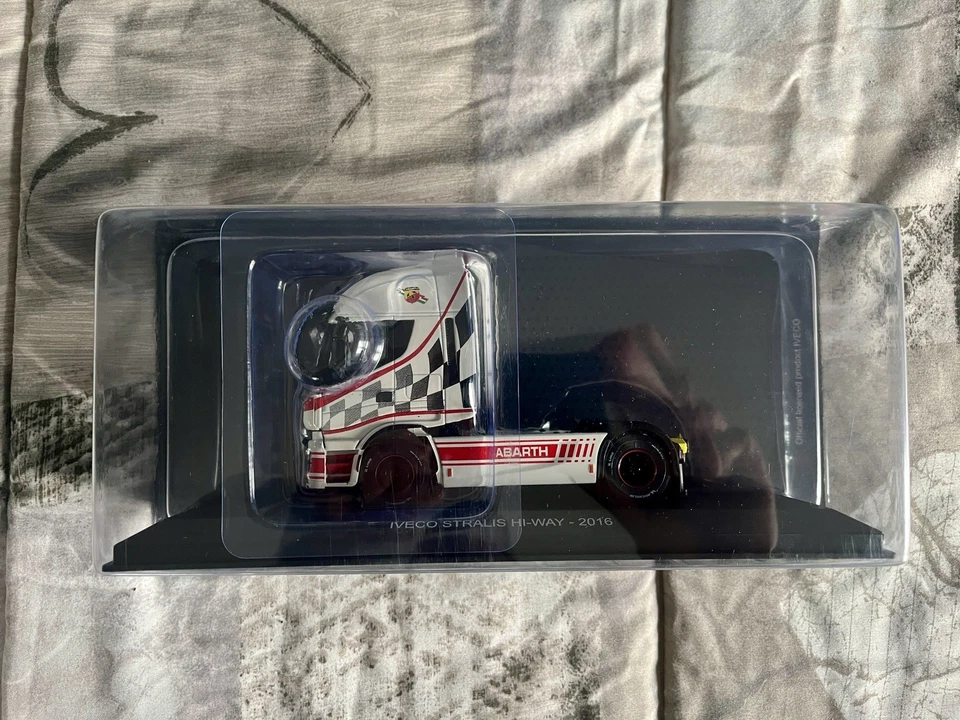 Iveco Stralis hi-way 2016 1/43  - Immagine 1 di 1