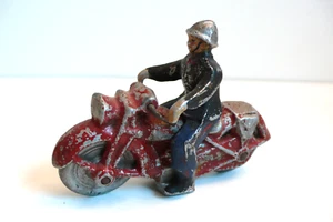 QUIRALU  POMPIER MOTARD    MÉTAL  ALU    Lg 9 cm   ÉTAT DE JEU - Imagen 1 de 7