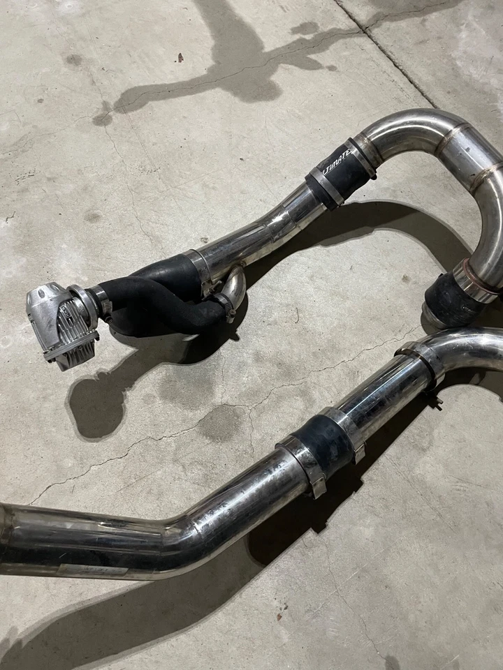 Kit de válvula de soplado Ultimate Racing para Mitsubishi 2009-2015 Foto 1 de 4