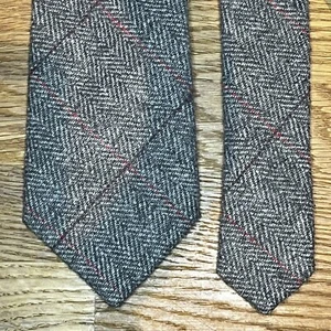 UNBRANDED TWEED MENS GREY CHEVRON CHECK TWEED WOOL BLEND TIE Y4 - Picture 1 of 8