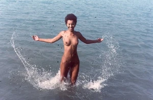 DDR -  DIA  -  Akt    - Frau -Ostsee -  Farbe - Bild 1 von 1