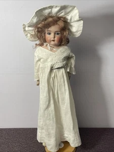 Muñeca hecha a mano antigua de porcelana para niña 21" con soporte - Imagen 1 de 12