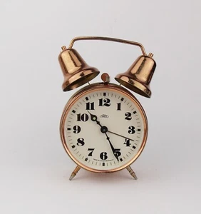 Reloj despertador vintage década de 1970 doble campana PRIM Checoslovaquia retro mesa de escritorio antigua - Imagen 1 de 4