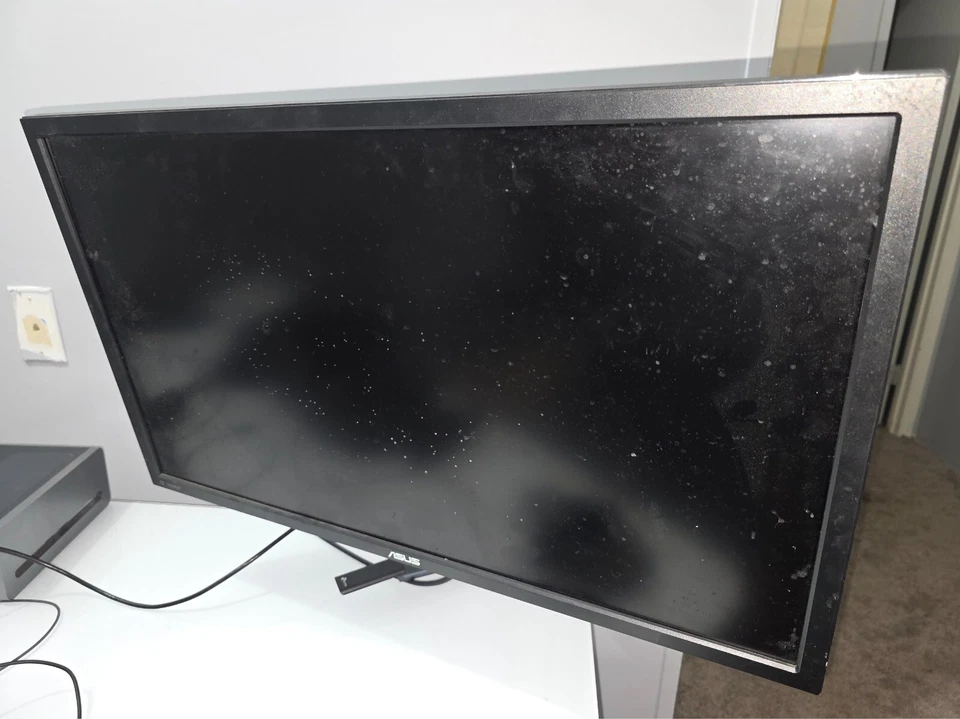 ASUS VP28UQG 28in. Monitor 4K/UHD 3840x2160 1ms 3840x2160 - Black - Image 1 of 2