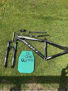 Scott Fahrradrahmen 26 Zoll (S) mit Lenker, Federgabel, Sattelstütze usw. - Bild 1 von 23